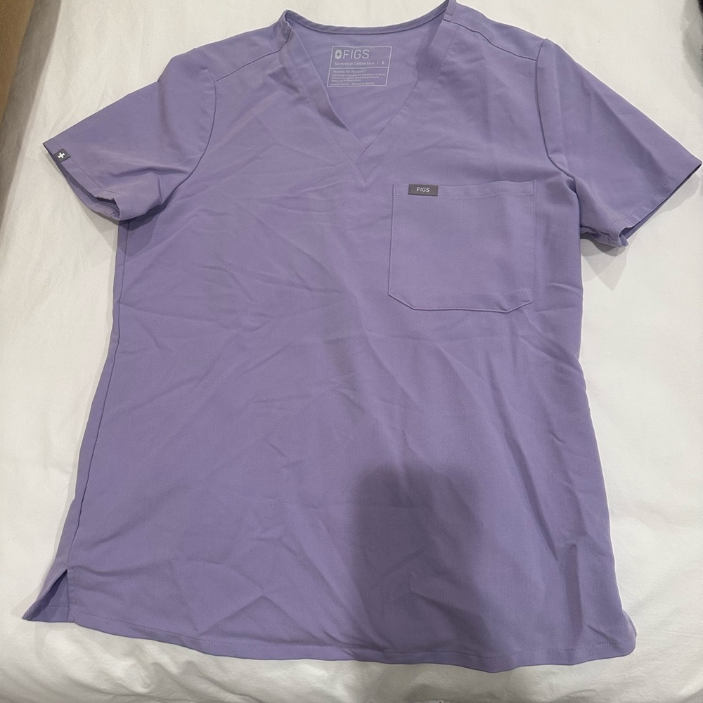 Fig’s Lavender Dew Catarina™ - One-Pocket Scrub Top